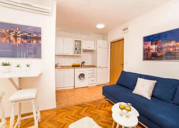 Marivan Centar&beach Апартаменти