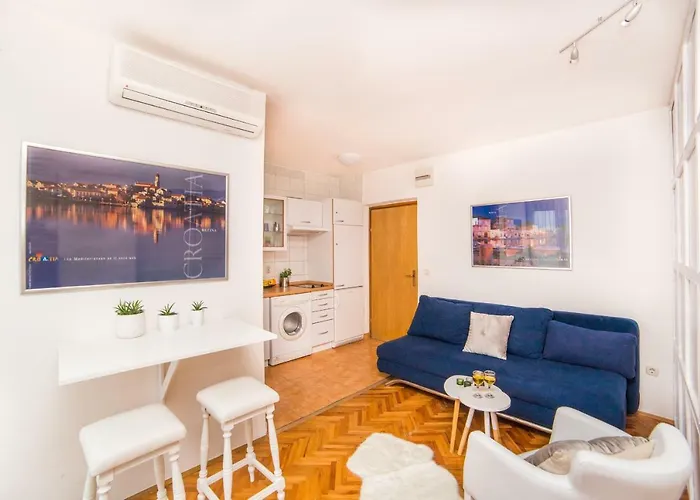 Апартаменти Marivan Centar&beach Макарська