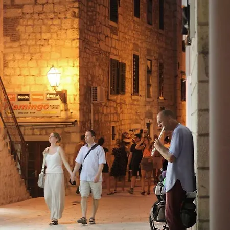 公寓 Marivan Centar&beach