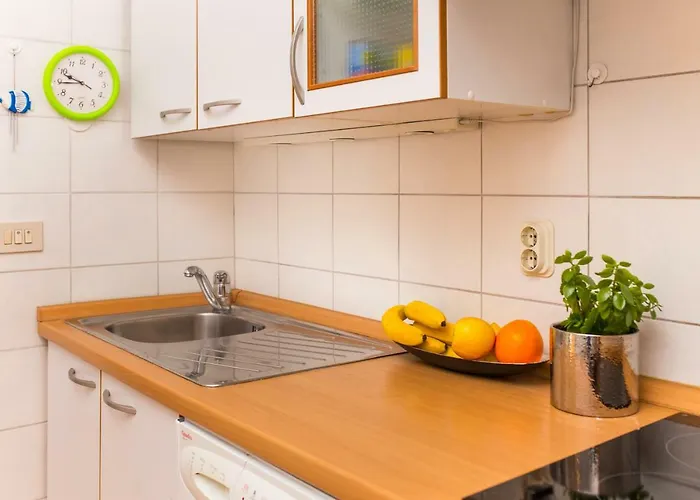 Marivan Centar&beach Appartamento Makarska